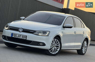 Седан Volkswagen Jetta 2013 в 