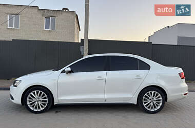 Седан Volkswagen Jetta 2013 в 