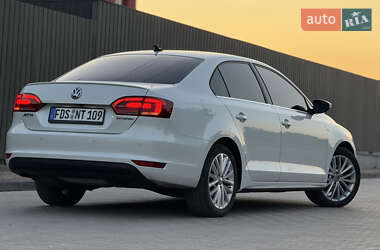 Седан Volkswagen Jetta 2013 в 