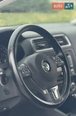Седан Volkswagen Jetta 2013 в 