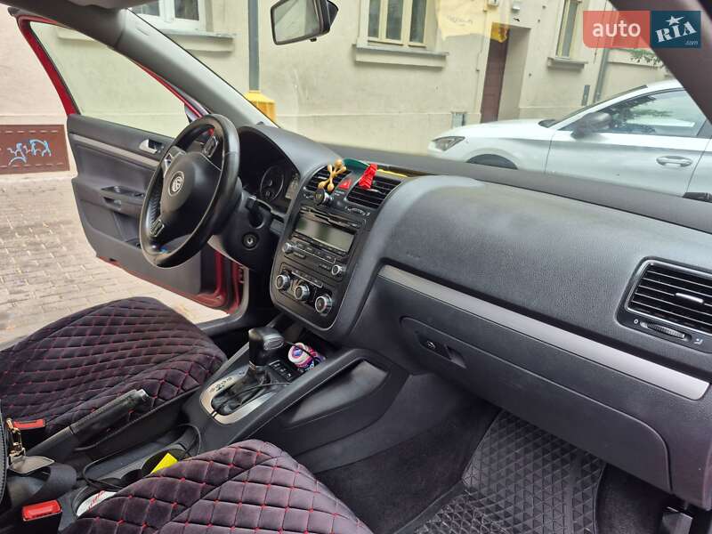 Седан Volkswagen Jetta 2010 в Житомире