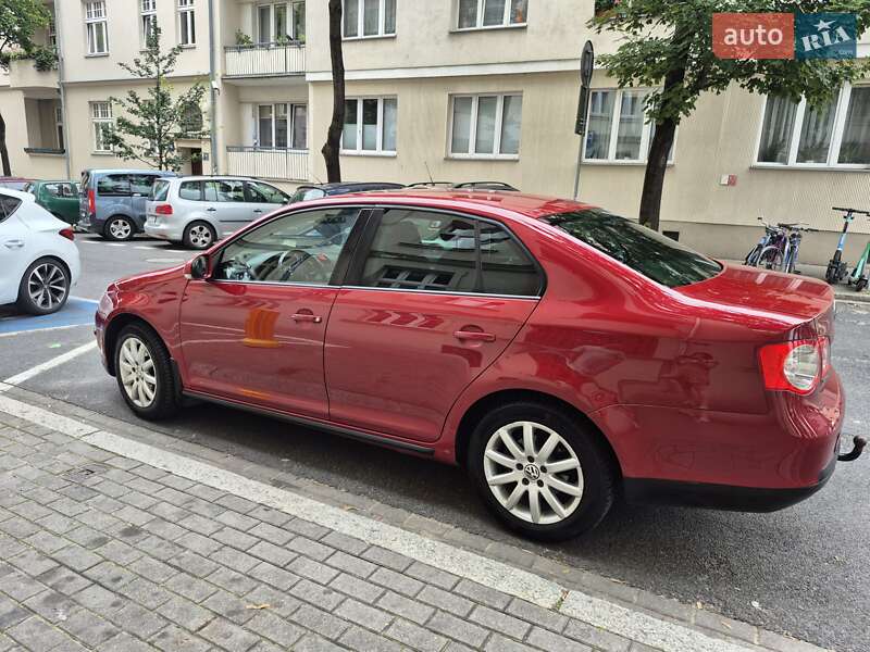 Седан Volkswagen Jetta 2010 в Житомире