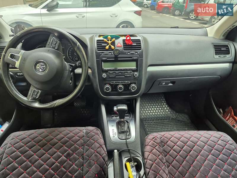 Седан Volkswagen Jetta 2010 в Житомире