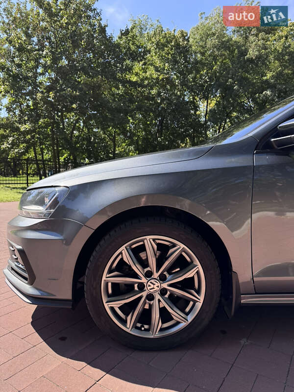 Седан Volkswagen Jetta 2017 в Кременчуге