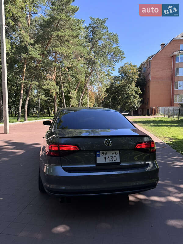 Седан Volkswagen Jetta 2017 в Кременчуге