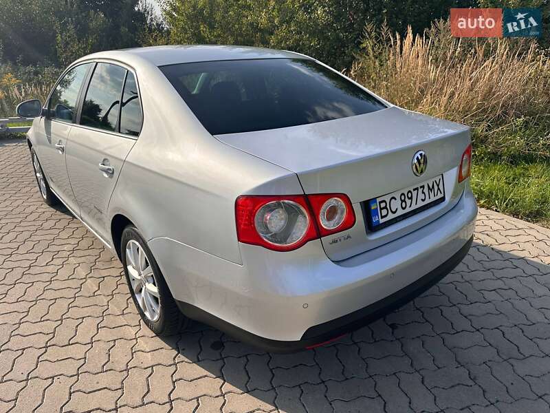Седан Volkswagen Jetta 2009 в Львові