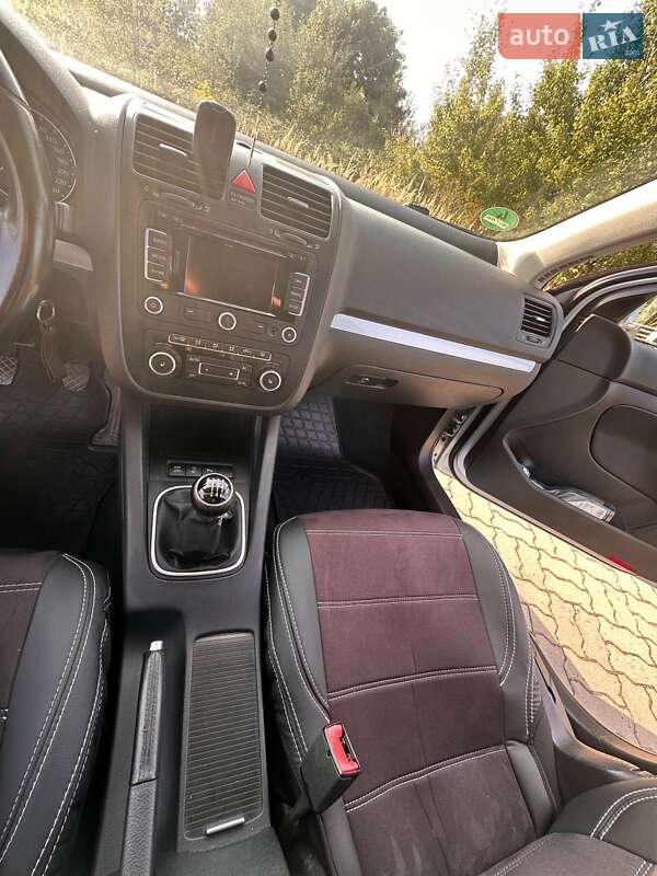 Седан Volkswagen Jetta 2009 в Львові