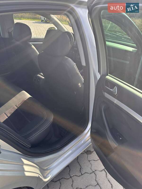 Седан Volkswagen Jetta 2009 в Львові