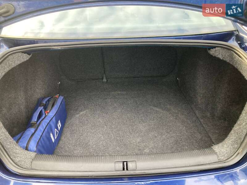 Седан Volkswagen Jetta 2005 в Романове