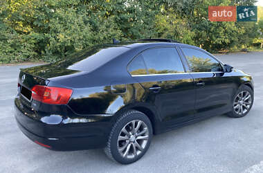 Седан Volkswagen Jetta 2013 в 
