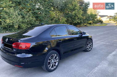 Седан Volkswagen Jetta 2013 в 