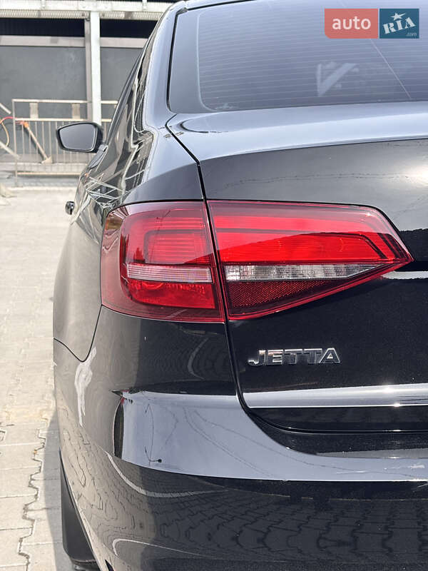 Седан Volkswagen Jetta 2017 в Львові