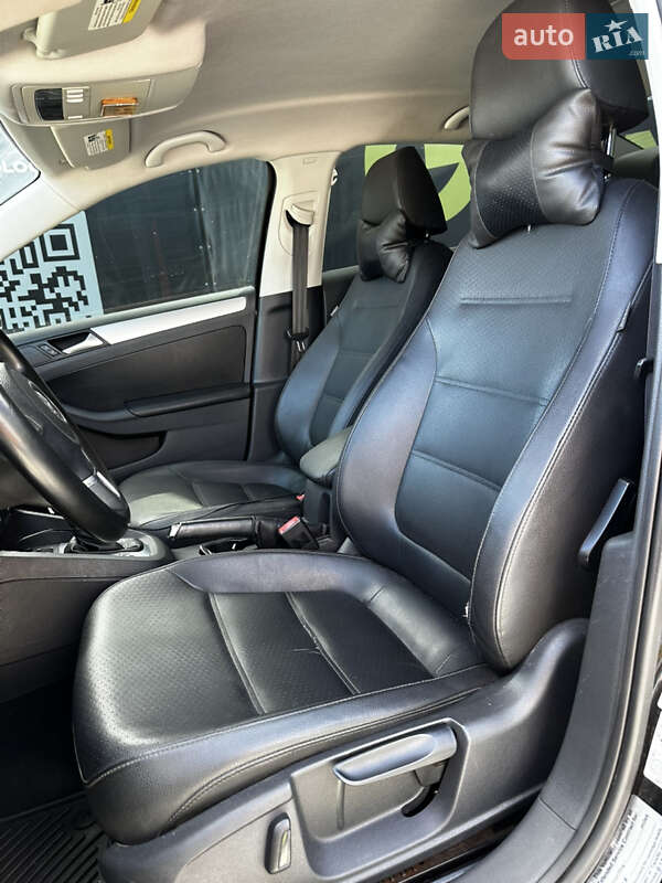 Седан Volkswagen Jetta 2013 в Львове