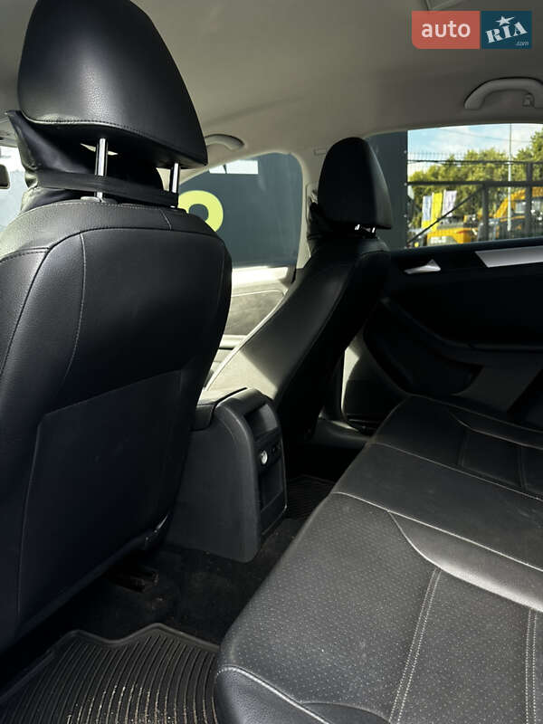 Седан Volkswagen Jetta 2013 в Львове