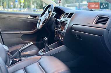 Седан Volkswagen Jetta 2011 в 