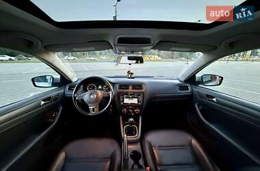 Седан Volkswagen Jetta 2011 в 
