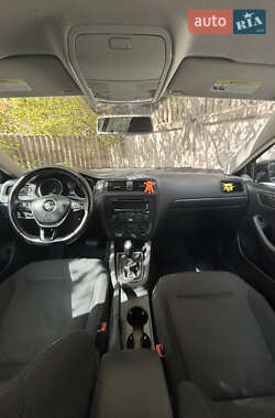 Седан Volkswagen Jetta 2015 в 