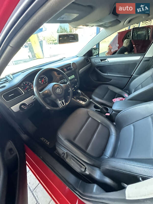 Седан Volkswagen Jetta 2012 в Тернополе