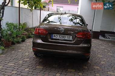 Седан Volkswagen Jetta 2012 в 
