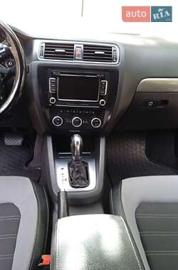 Седан Volkswagen Jetta 2012 в 