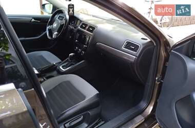 Седан Volkswagen Jetta 2012 в 