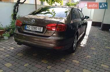 Седан Volkswagen Jetta 2012 в 