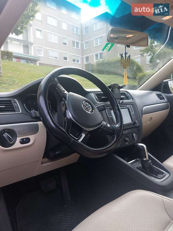 Седан Volkswagen Jetta 2016 в Одесі