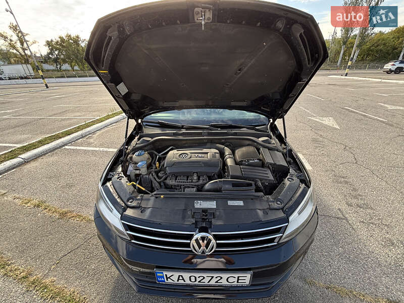 Седан Volkswagen Jetta 2015 в Києві