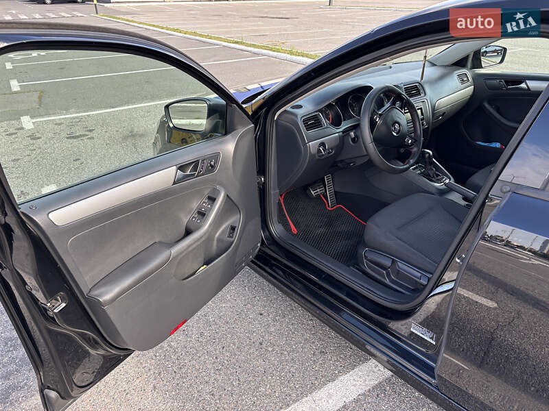 Седан Volkswagen Jetta 2015 в Києві