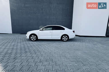 Седан Volkswagen Jetta 2016 в 