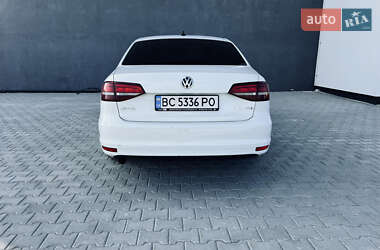 Седан Volkswagen Jetta 2016 в 