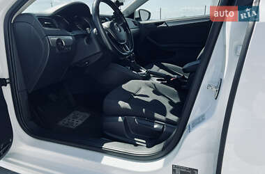 Седан Volkswagen Jetta 2016 в 