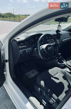 Седан Volkswagen Jetta 2016 в 
