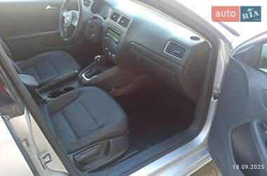 Седан Volkswagen Jetta 2011 в 