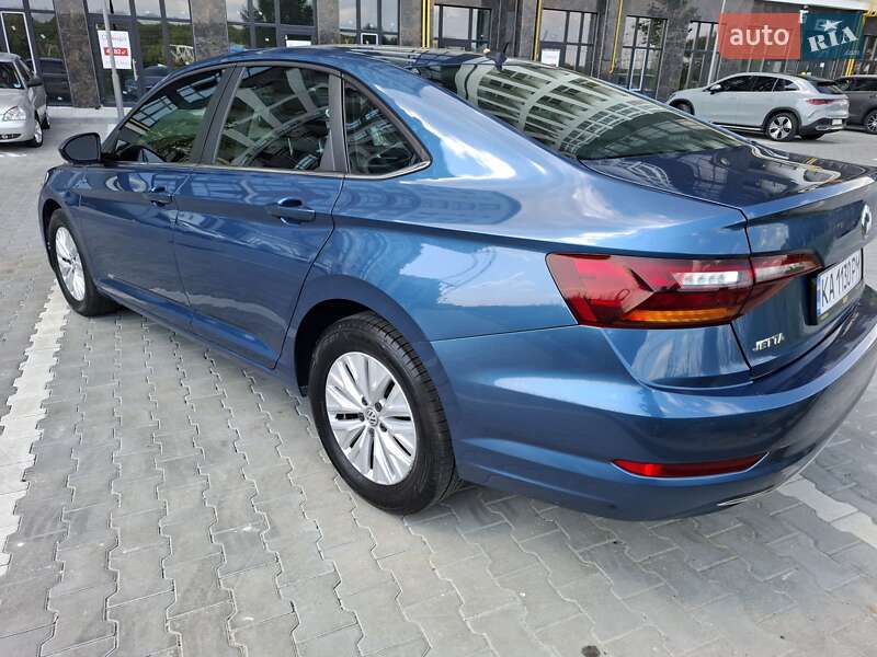 Седан Volkswagen Jetta 2018 в Києві