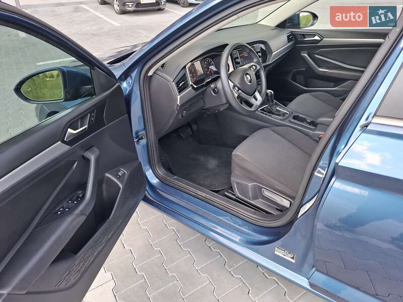 Седан Volkswagen Jetta 2018 в Києві
