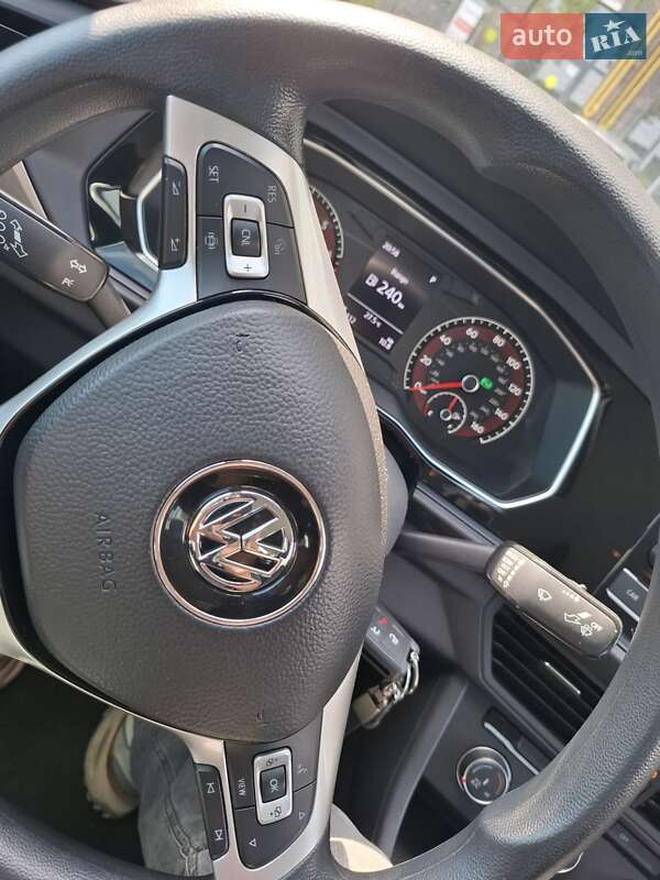 Седан Volkswagen Jetta 2018 в Києві