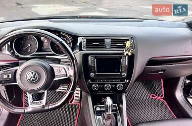 Седан Volkswagen Jetta 2017 в 