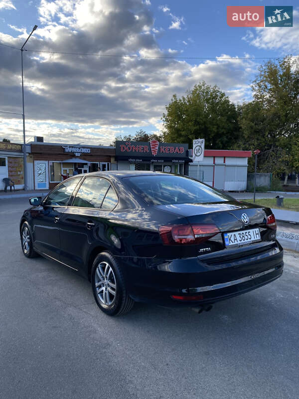 Седан Volkswagen Jetta 2015 в Киеве