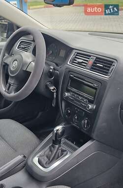 Седан Volkswagen Jetta 2013 в 