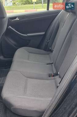 Седан Volkswagen Jetta 2013 в 