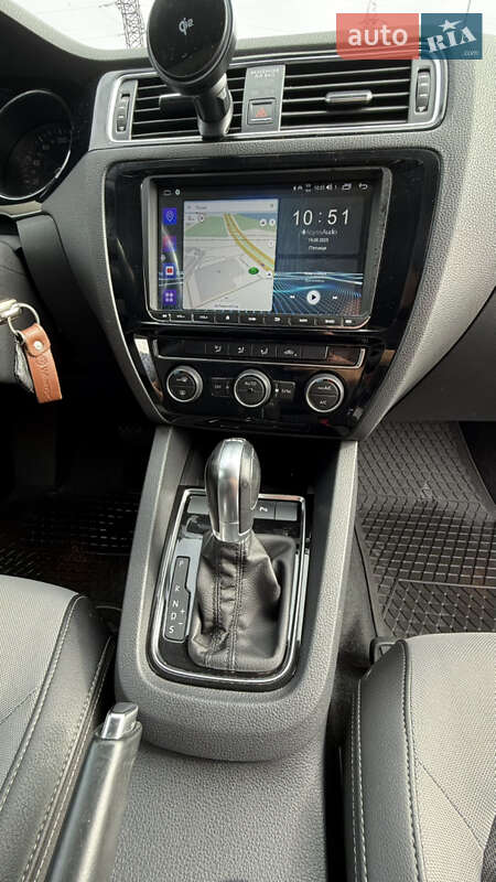 Седан Volkswagen Jetta 2016 в Киеве