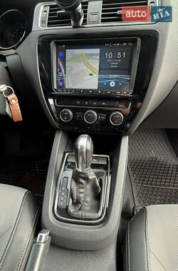 Седан Volkswagen Jetta 2016 в 
