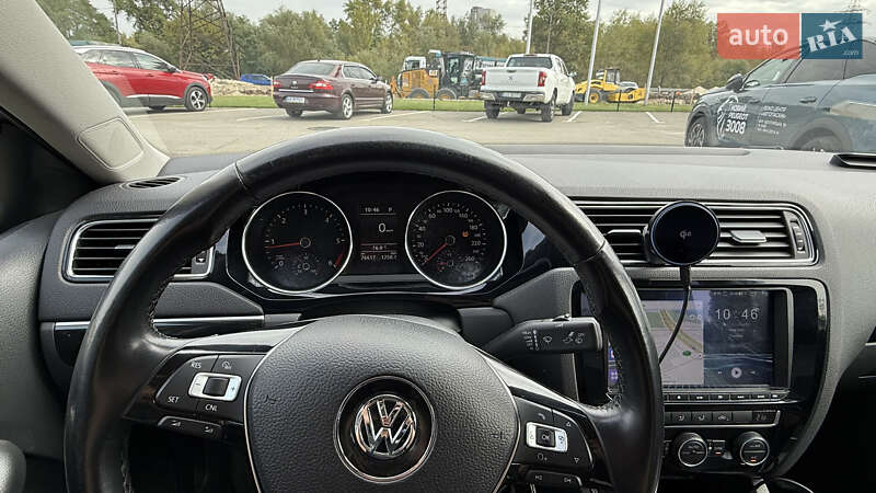 Седан Volkswagen Jetta 2016 в Киеве