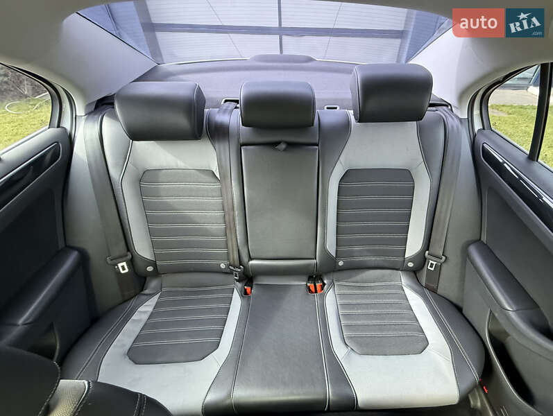 Седан Volkswagen Jetta 2016 в Киеве