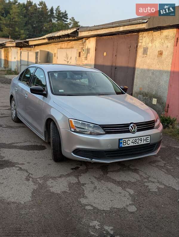 Седан Volkswagen Jetta 2013 в 