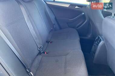 Седан Volkswagen Jetta 2011 в 