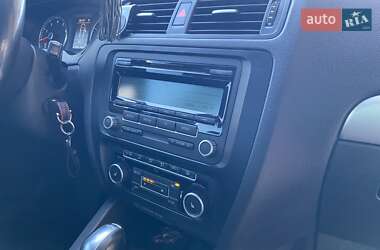 Седан Volkswagen Jetta 2011 в 