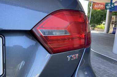 Седан Volkswagen Jetta 2011 в 