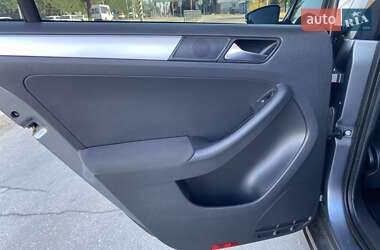 Седан Volkswagen Jetta 2011 в 